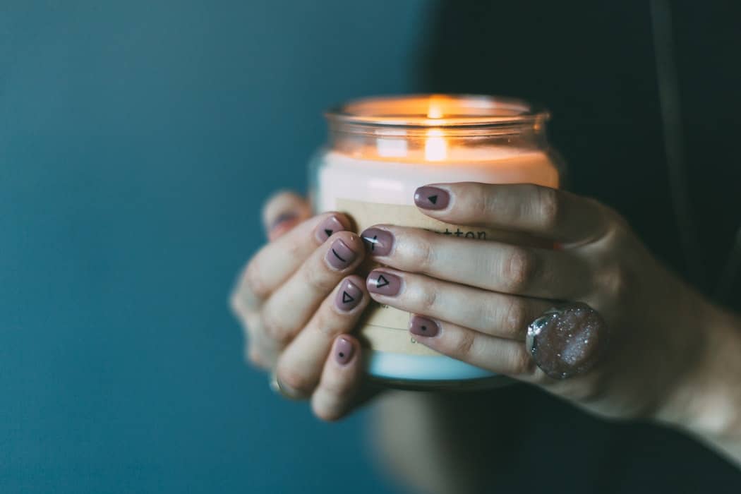 woman-holding-candle