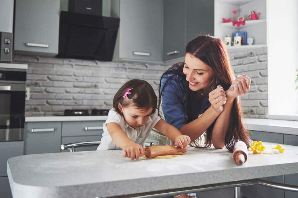 happy-family-kitchen-holiday-food-concept-mother-daughter-preparing-dough-bake-cookies-happy-family-making-cookies-home-homemade-food-little-helper1