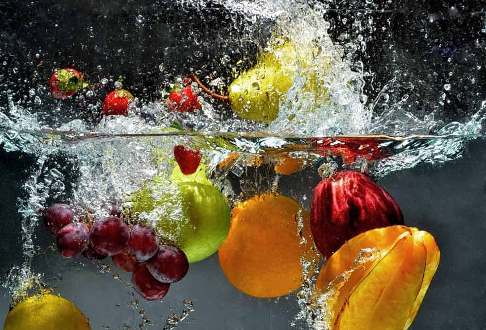 fruit-splashing-in-water fruit-splashing-in-water