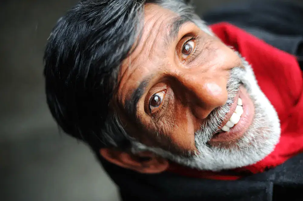 glücklich lächelnder Mann