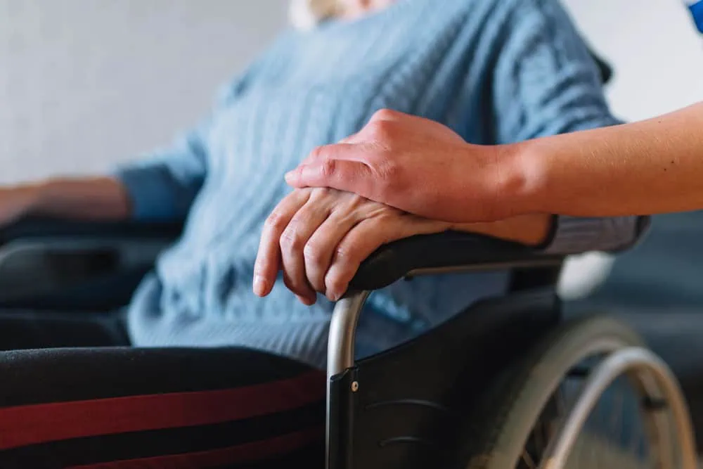 woman-wheelchair-old-age-home woman-wheelchair-old-age-home
